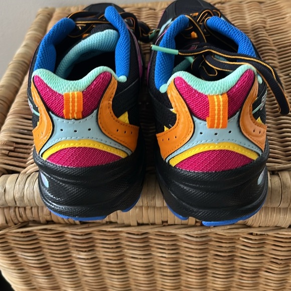 New Balance 530 Sneaker Neon Lights Size 7 Mens or 8.5 Women’s  NIB - Picture 9 of 13